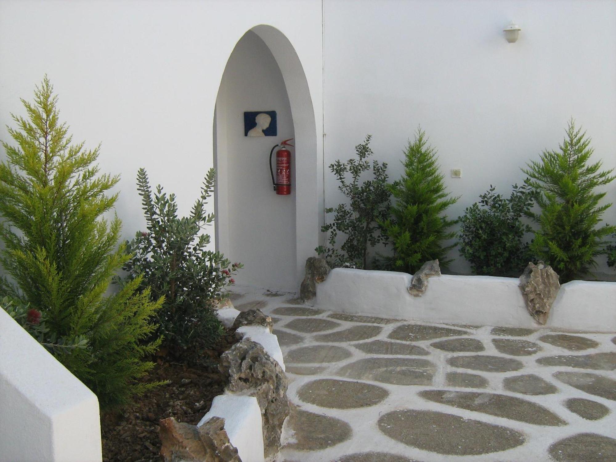 Nicos Studios & Apartments Logaras Esterno foto