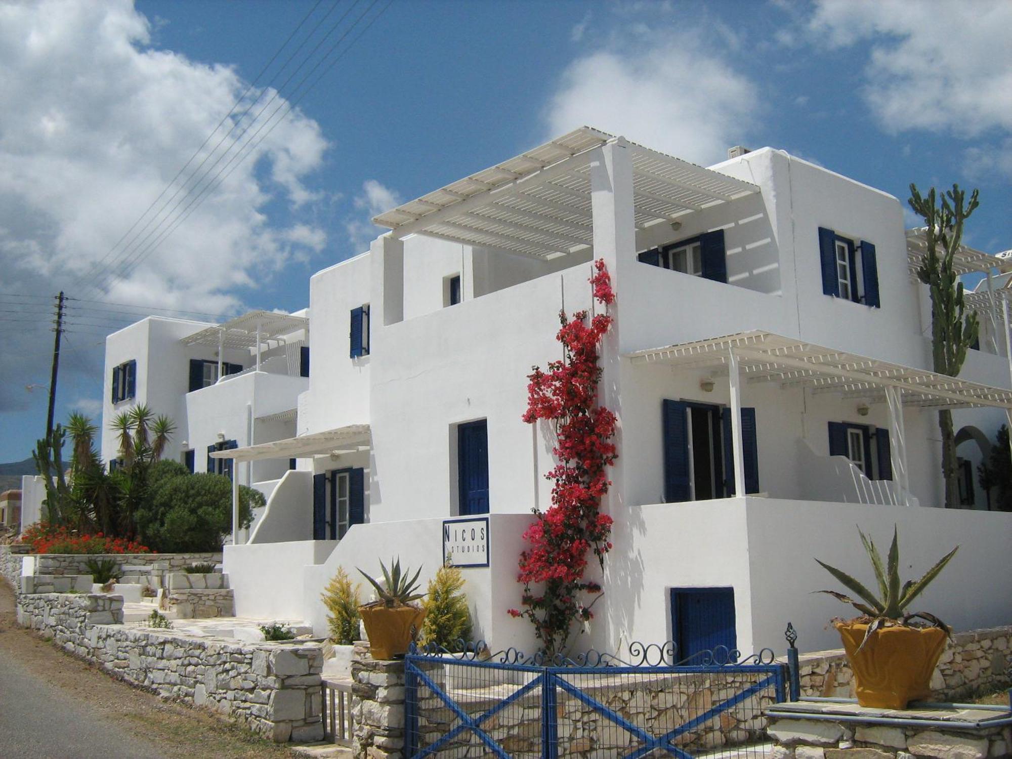 Nicos Studios & Apartments Logaras Esterno foto