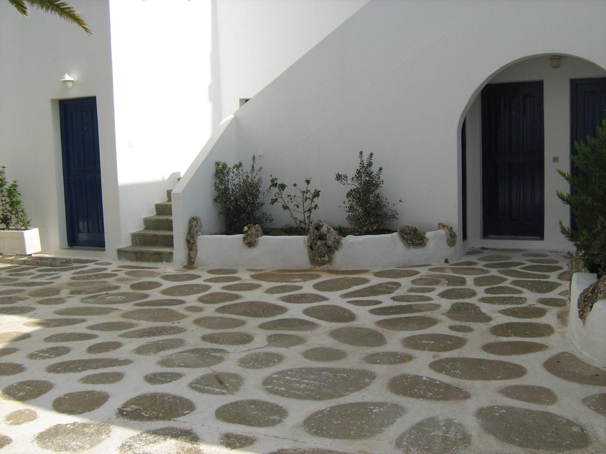 Nicos Studios & Apartments Logaras Esterno foto