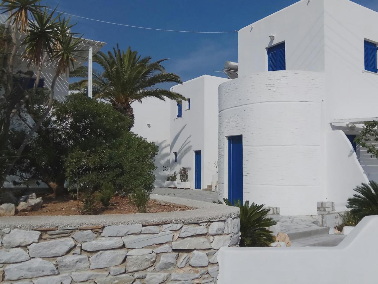 Nicos Studios & Apartments Logaras Esterno foto